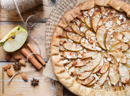 Bild auf Leinwand apple biscuit pie with cinnamon and almonds