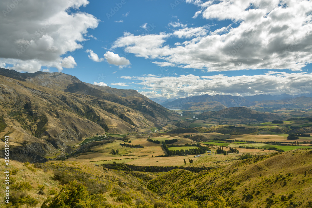 Obraz premium Beautifil views from Crown Range Road near Queenstown