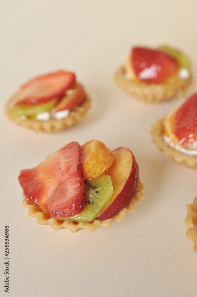 Delicious cake with fruit Delicious cake with fruit