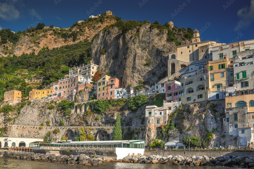 Amalfi houses overlooking the cliff