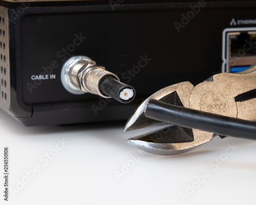 Fotografie "cutting the cord" cable tv coax being cut