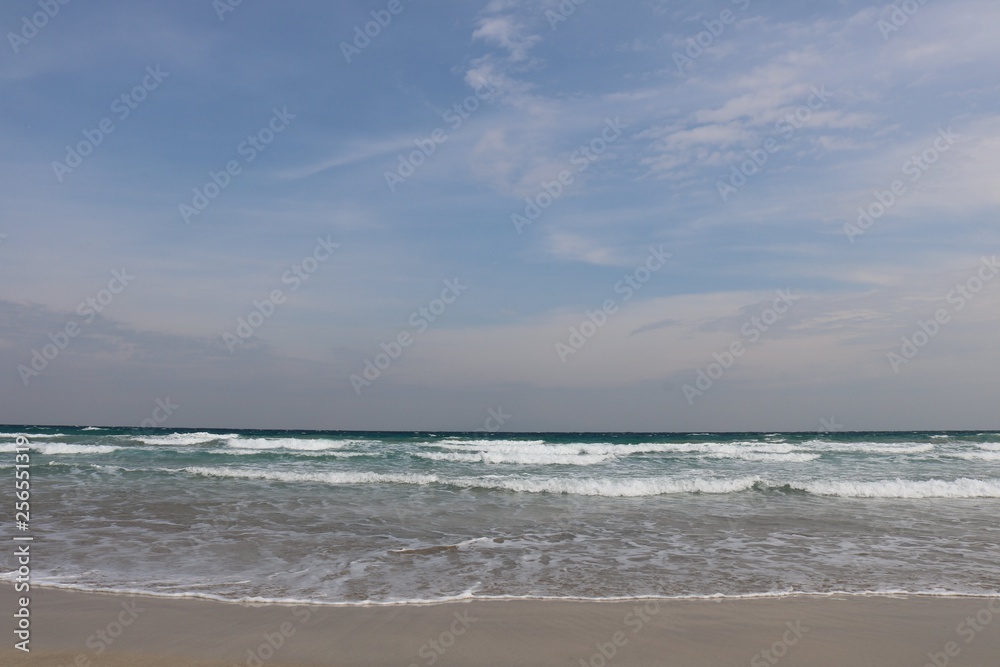 青い空と海白い波白浜海岸