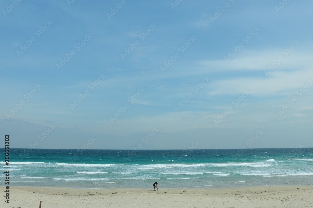 青い空と海白い波白浜海岸