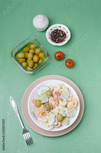 Salad with pasta and raw vegetables