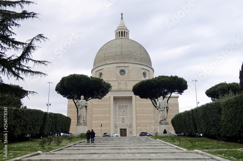 chiesa dei santi pietro e paolo,roma,italia.