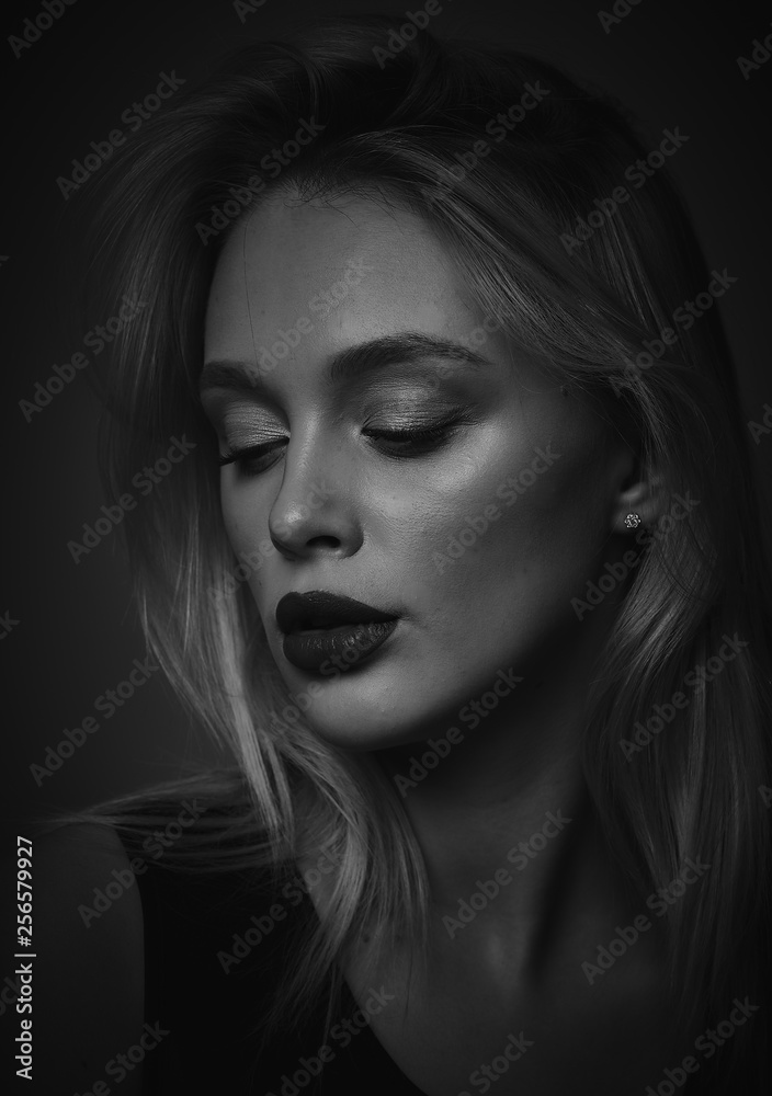 photoset of a girl with expressive lips photoset of a girl with expressive lips