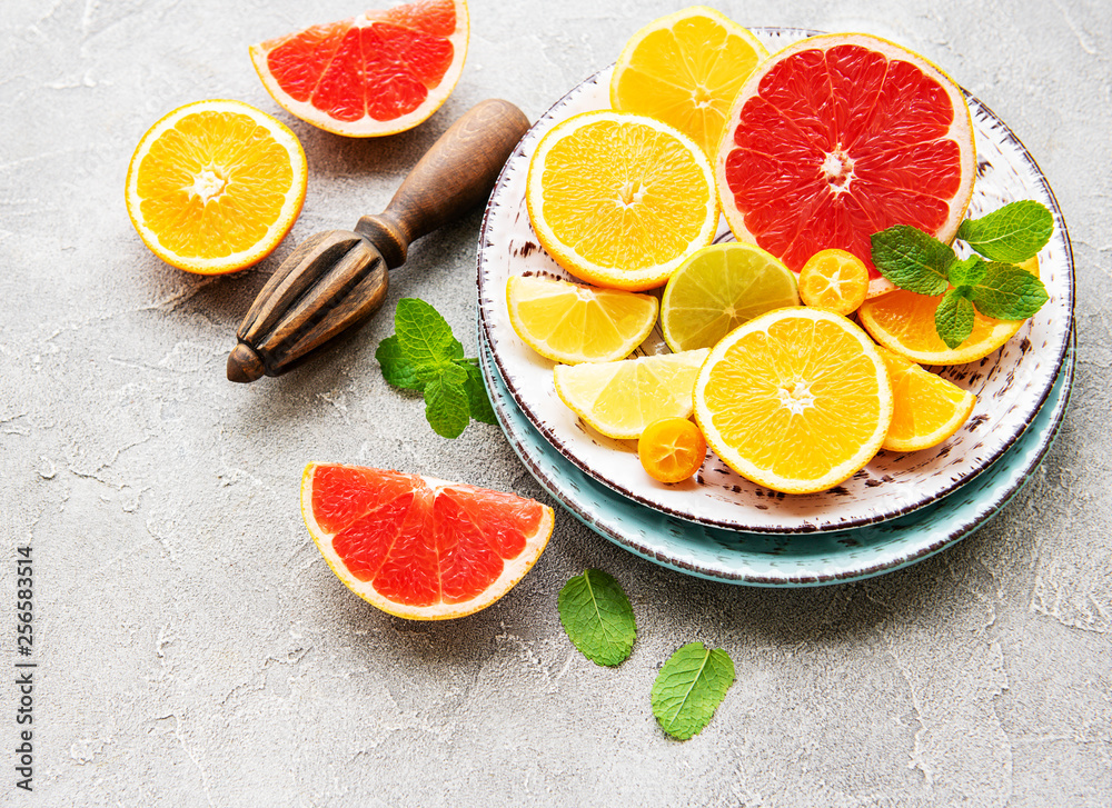 Plate with citrus fruits Plate with citrus fruits