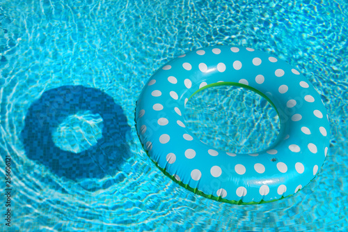 Pool with inflatable blue ring © Ivonne Wierink