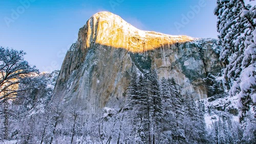 Time Lapse - Morning Sunrise on El Capitan in Yosemite National Park - 4K