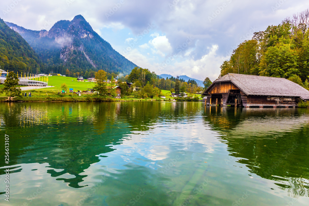 Fototapeta premium Lake is a fabulous beauty in Bavaria