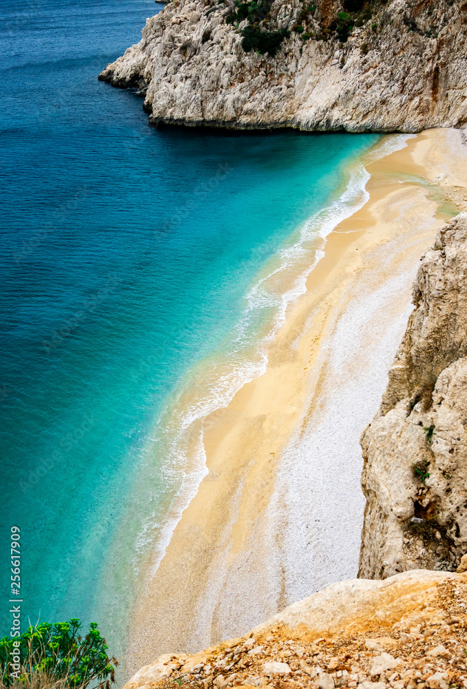Fototapeta premium Krajobraz plaży Kaputas w Kas, Kalkan, Antalya, Turcja. Licyjski sposób. Koncepcja lato i wakacje