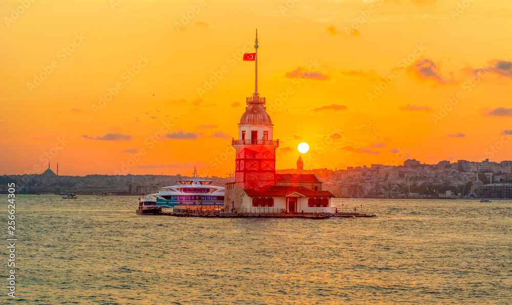 Maiden Tower (kiz kulesi ) at sunset - istanbul, Turkey