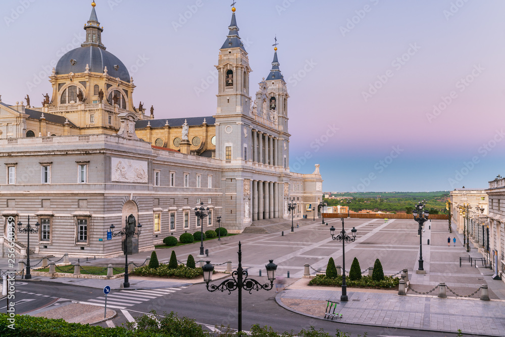 Obraz premium Cattedrale dell'Almudena, Madrid, Spagna