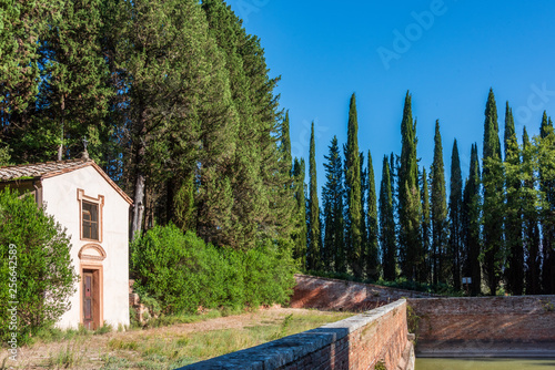 Auf dem Gelände des Klosters Abbazia di Monte Oliveto Maggiore in der Toskana, bei Asciano photo