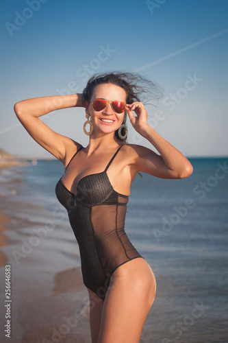  Black bikini sea, sunglasses, close up