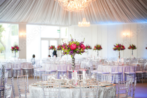 Wedding table that decorated with flower arrangements.