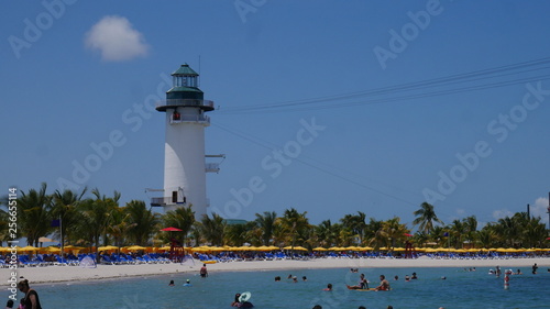 HARVEST CAYE BEACH, BELIZE 16. May 2017 - Wide shot of a lagoon for paddlers and a lighthouse on the beach of Harvest Caye. 