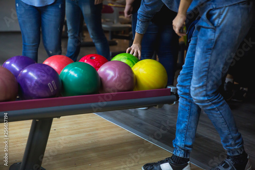 Hands choosing a bowling bowl