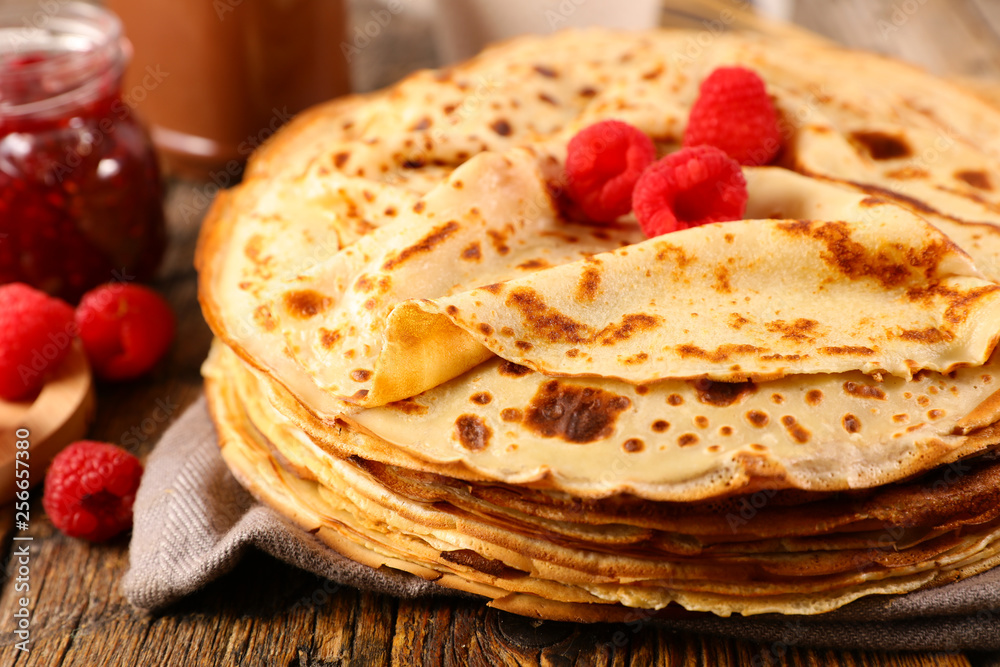 crepe with chocolate and berry crepe with chocolate and berry