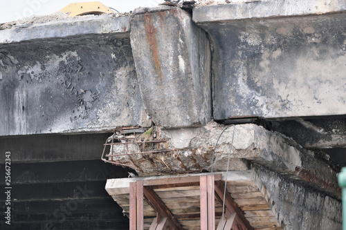 Dismantling of the old emergency bridge