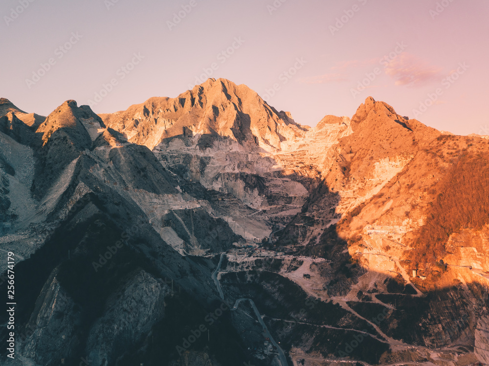 Montagna Alpi Apuane per la produzione del Marmo di Carrara