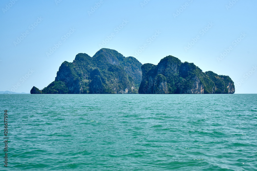 Fototapeta premium Rocks and sea in Thailand