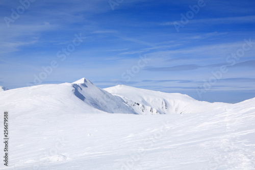 Mountain ridge in winter © Vitalfoto