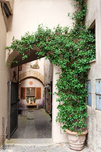 Fototapeta Naklejka Na Ścianę i Meble -  Street of the city Orvieto, Italy, Umbria. 