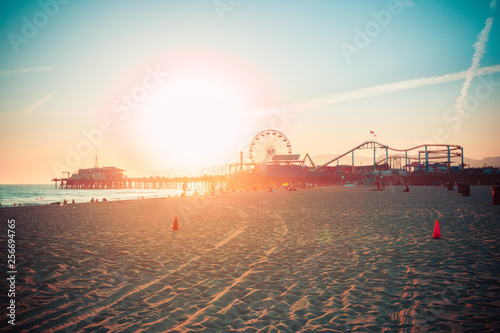 Photos Sunset over Santa Monica beach with famous amusement park