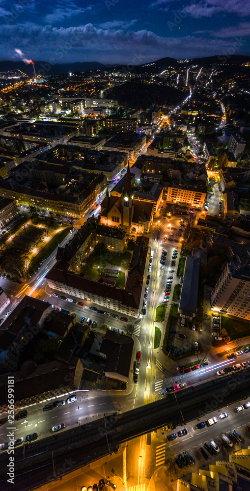 Obraz premium Beautiful drone shot of viennas night city lights