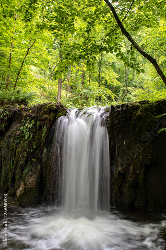 schöner kleiner Wasserfall © Siebenlicht
