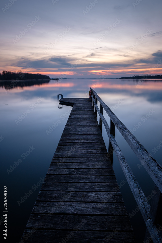 Steg am Selenter See am Abend mit Sonnenuntergang, hochkantSchleswig-Holstein