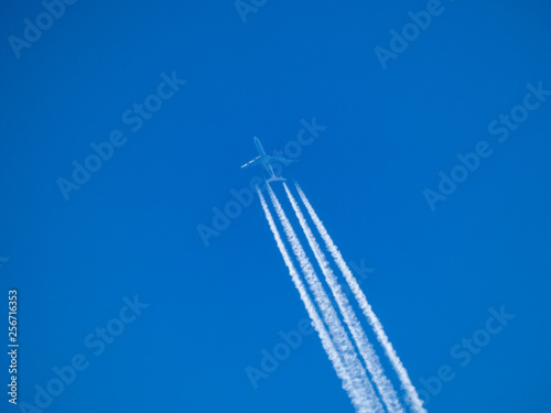 Kondensstreifen oder Chemtrails