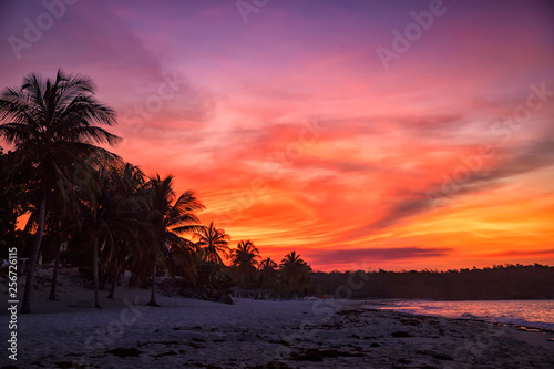 Fototapeta Naklejka Na Ścianę i Meble -  Tropical sunset on the beach. Guardalavaca, Cuba
