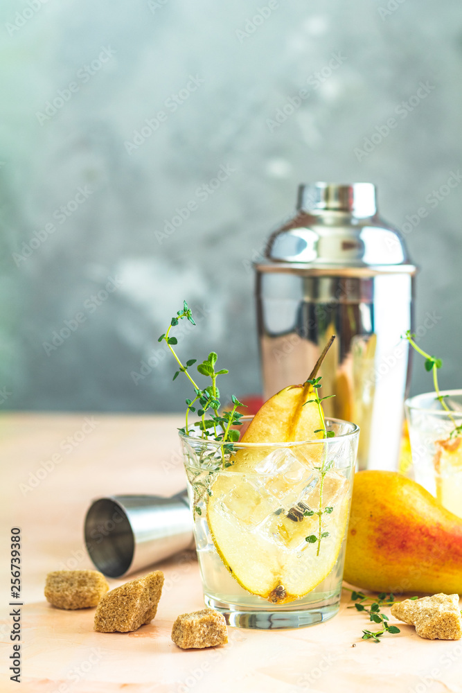 Summer drinks, thyme pear cocktails Summer drinks, thyme pear cocktails
