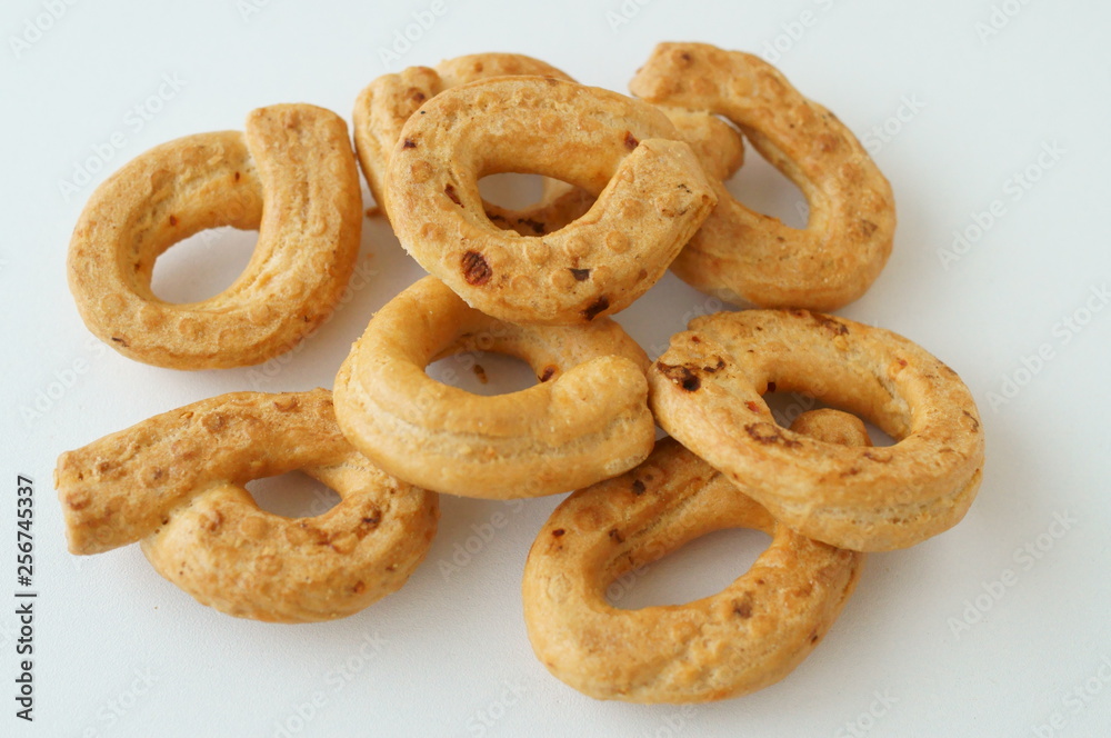 Taralli piccanti pugliesi. Cibo buono e gustoso Taralli piccanti pugliesi. Cibo buono e gustoso