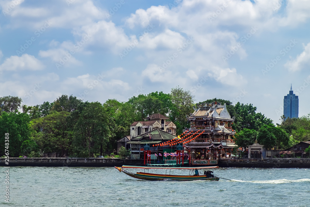 Guan Yu Shrine or Gong Wu Shrine is a small Chinese temple on the western bank of Chao Praya River, along the regular route of river boats. Guan Yu Shrine or Gong Wu Shrine is a small Chinese temple on the western bank of Chao Praya River, along the regular route of river boats.