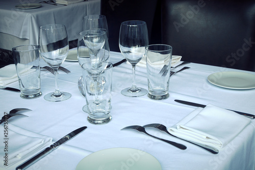 table set plate glass fork cutlery napkin restaurant elegant dinner © Jacques Durocher