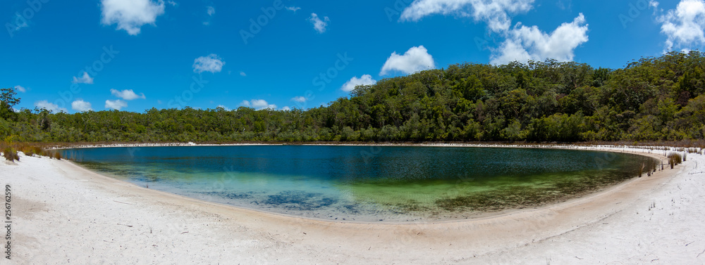 An empty, peaceful and beautiful lake on Fraser Island