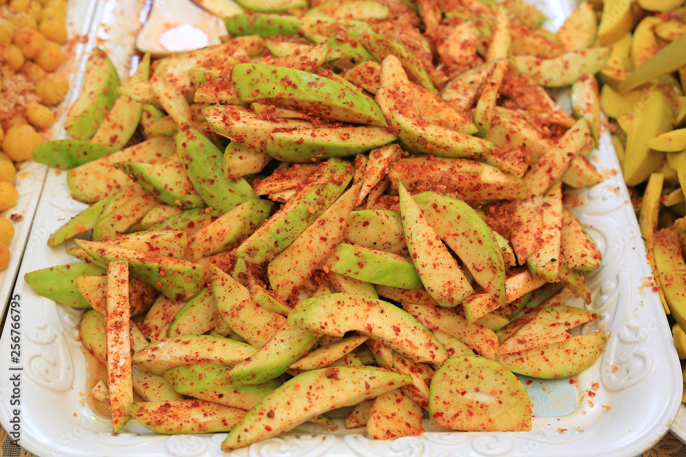 Preserve mango fruit spicy, sprinkle with sugar, chili powder and salt Preserve mango fruit spicy, sprinkle with sugar, chili powder and salt