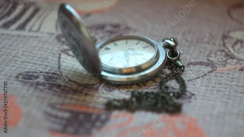 clock, watch, timepiece, timekeeper, horologe, mechanical watches, timelapse, timescapes, pocket watch, old watch, antique clock