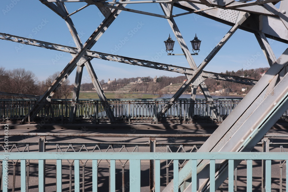 Fototapeta premium Stahlbrücke in Dresden