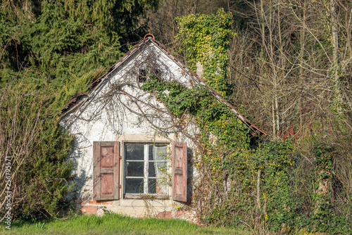 Maisonnette dans la nature