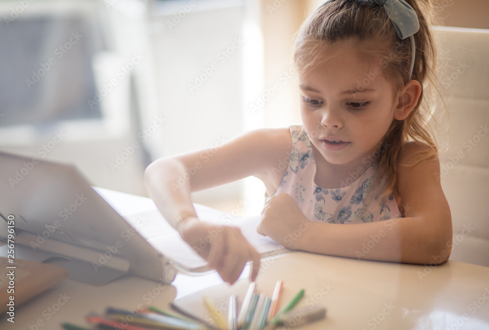 How she love to draw. How she love to draw.
