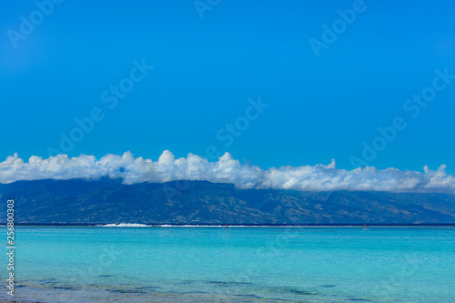 Lagon de Moorea avec vue sur Tahiti