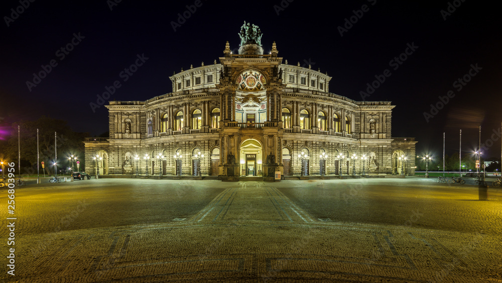 Semperoper Dresden nachts entzerrt HD Format
