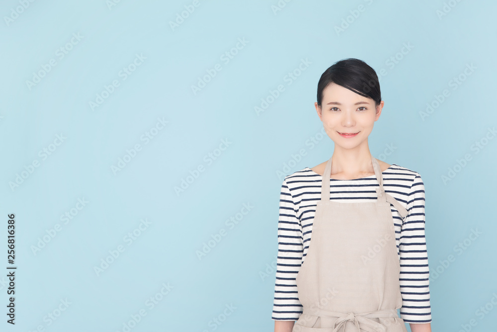 エプロンの女性 エプロンの女性