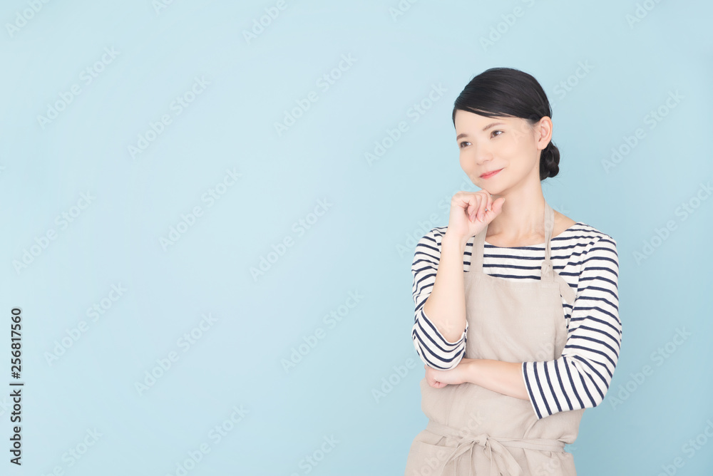 エプロンの女性 エプロンの女性
