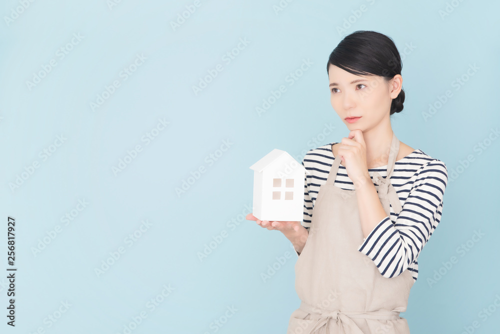 エプロンの女性 エプロンの女性