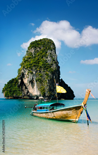 Boat on the beach ins Krabi, Thailand